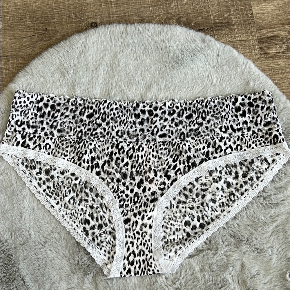 Victoria's Secret Lace Leopard Print Panty L